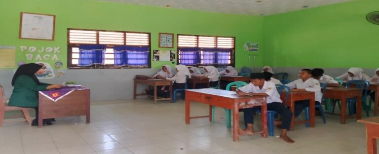 Mahasiswa Program Studi Pendidikan Bahasa dan Sastra Indonesia Laksanakan Uji Soal di SMP NU Tugasari