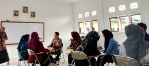 Suasana pembelajaran drama berjudul “Putri Kembang Dadar”